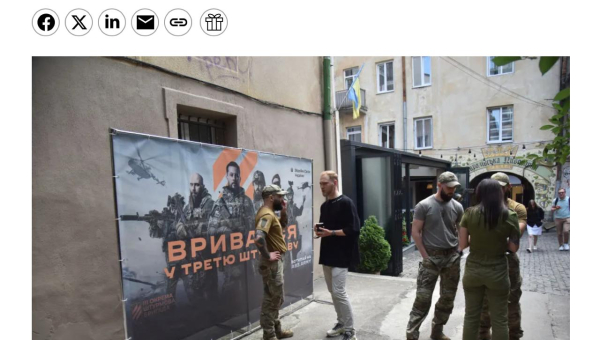 Кількість нападів на працівників територіальних центрів комплектування в Україні суттєво зросла, повідомляє Bloomberg
