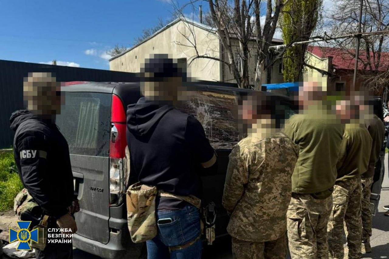 Служба безпеки України та Національна поліція підтвердили затримання в Одесі представників ТЦК та СП, яких підозрюють у вимаганні грошей