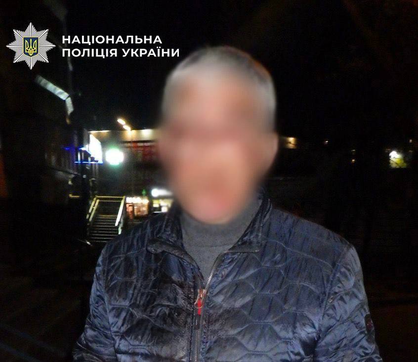 У Дарницькому районі Києва водій відкрив вогонь по пішоходу, який переходив дорогу в недозволеному місці, повідомили у столичній поліції